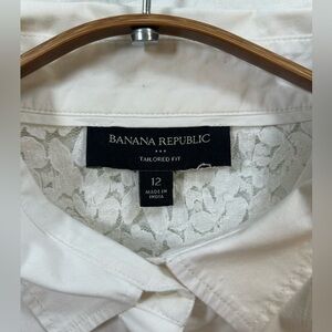 Romantic Banana Republic White Button Up with Lace Detail in the Back. Size 12.